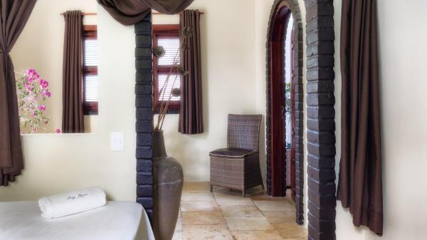 Family Bungalow with Garden View